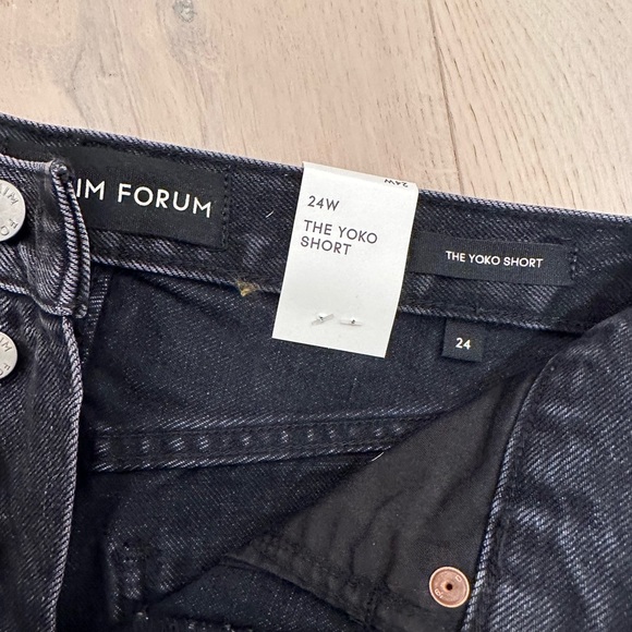 NWT ARITZIA DENIM FORUM YOKO SHORTS BLACK Sz 24 - Picture 3 of 3